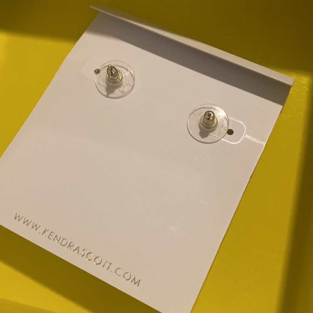 Kendra Scott Aragon white howlite marble earrings - Picture 3 of 3